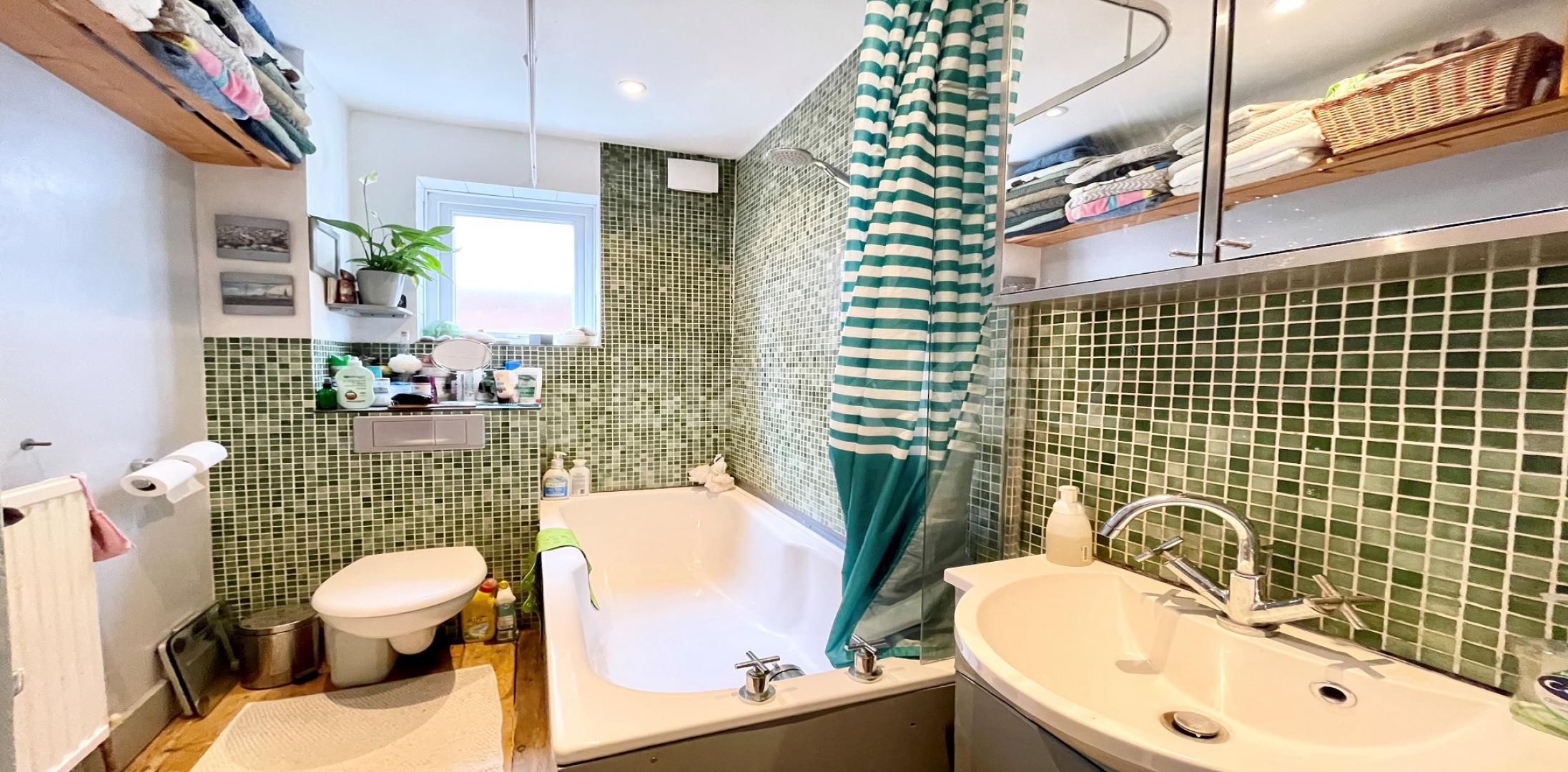 Offering approximately 710 Sq. Ft. of living and entertaining space Ashurst Gardens, Brixton Hill